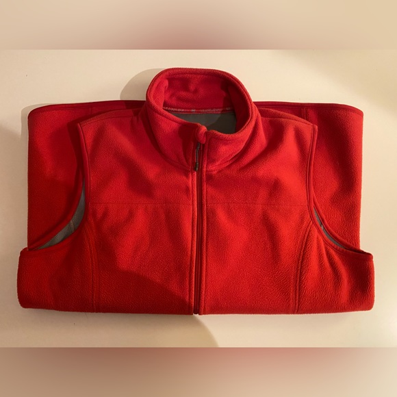 Red fleece vest - Picture 1 of 3